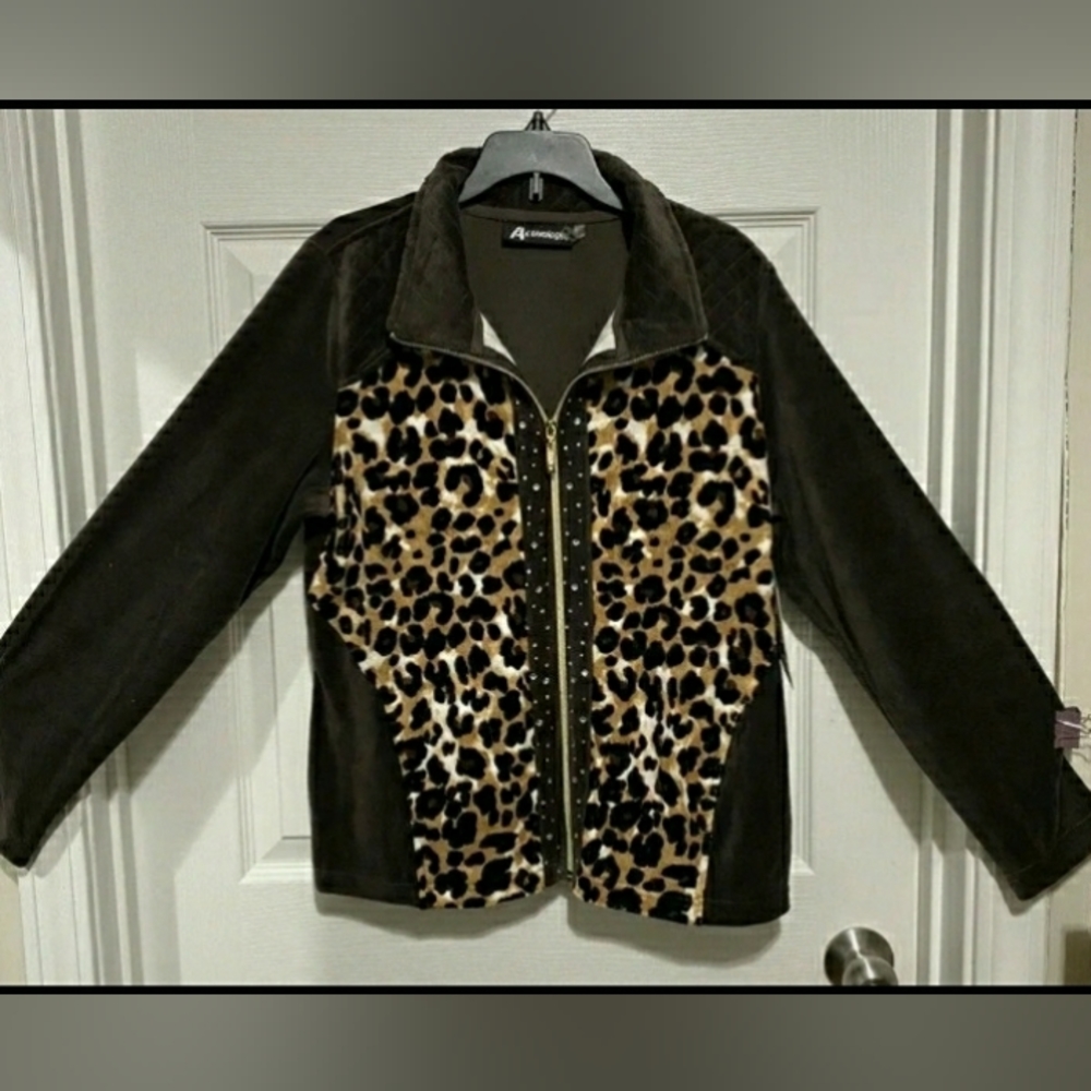 Activology Women’s Animal Print Long Sleeve Sweater Zipper Top - Size PM